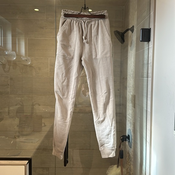 Matching Set: Jogger + Cropped Zip Up Loungewear - Picture 4 of 7